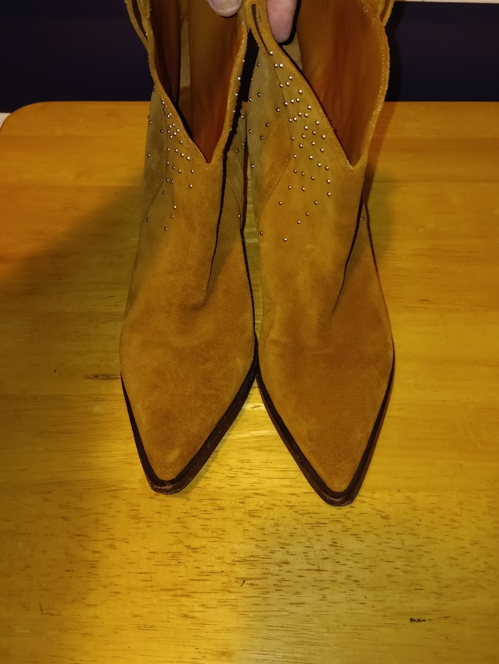 Sigerson Morrison Tan Suede Pointed-Toe Studded Booties Size 39